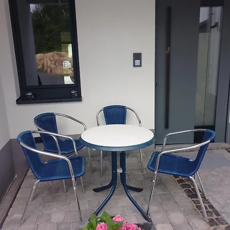 Omas Rhoen-garten Rabennest