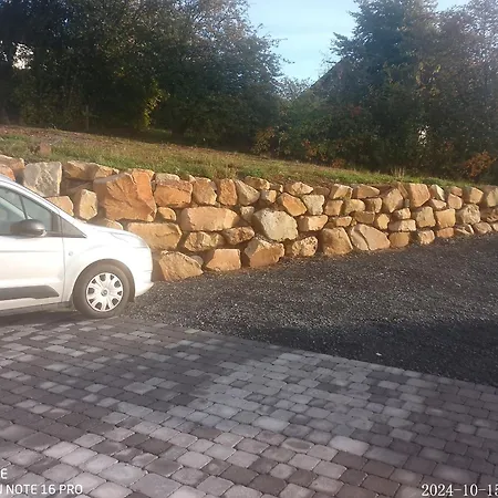 Omas Rhoen-garten Rabennest